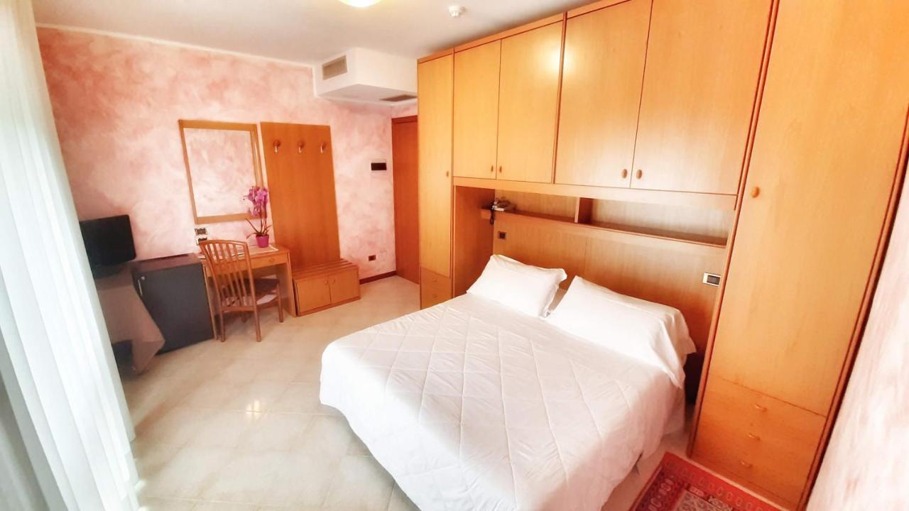 Hotel & Wellness Fra I Pini 리그나노 사비아도로 외부 사진
