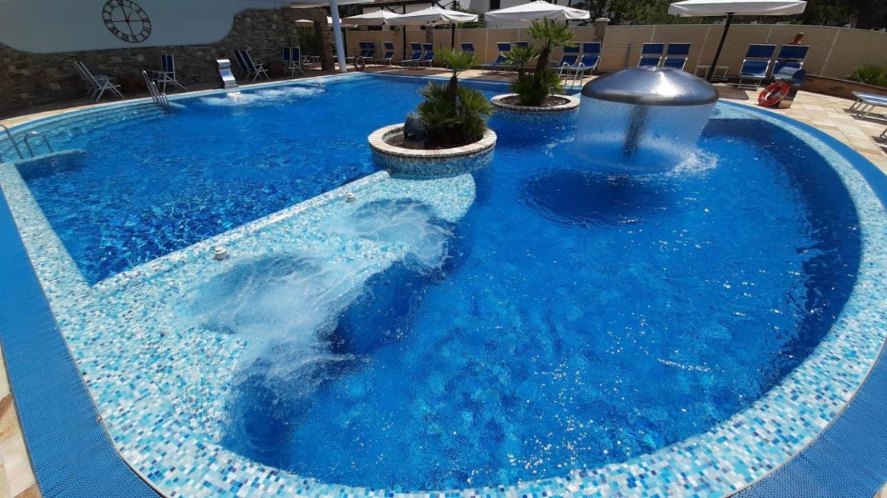 Hotel & Wellness Fra I Pini 리그나노 사비아도로 외부 사진