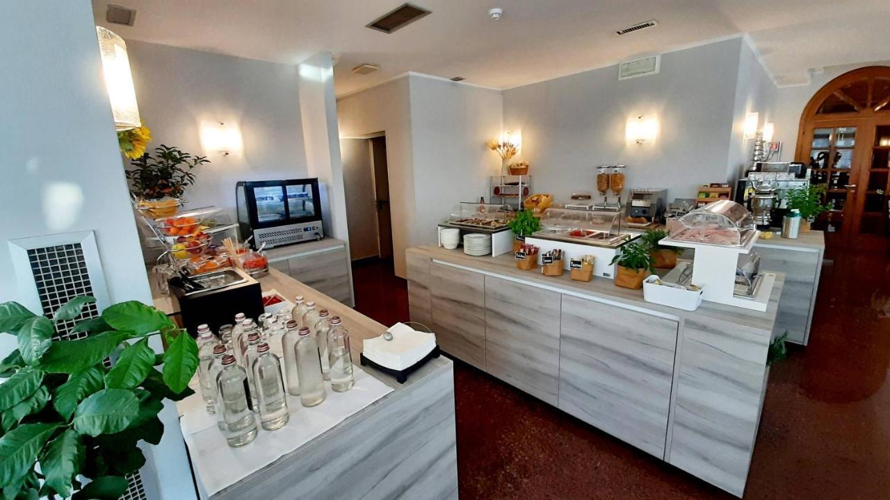 Hotel & Wellness Fra I Pini 리그나노 사비아도로 외부 사진