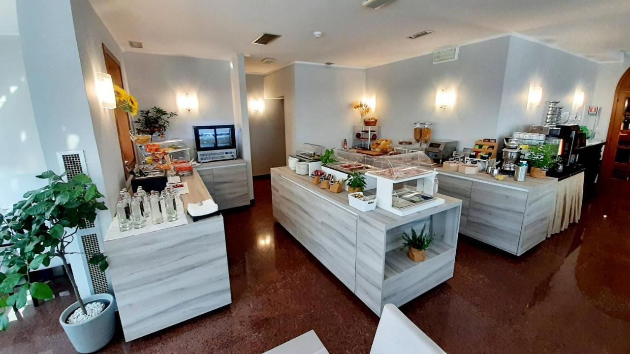 Hotel & Wellness Fra I Pini 리그나노 사비아도로 외부 사진