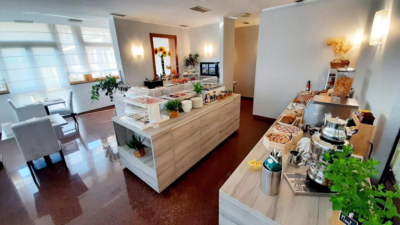 Hotel & Wellness Fra I Pini 리그나노 사비아도로 외부 사진